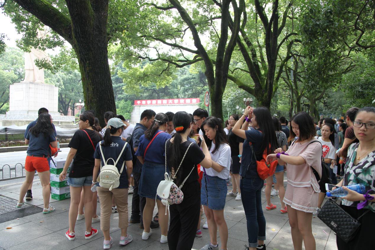 奔跑吧，wuli平臺(tái) ——看104名好漢花式登爬岳麓山